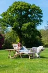 alexander-rose-roble-steamer-chair-lifestyle.jpg