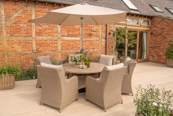 006417-8000c-6-seat-dining-set-with-parasol-lifestyle.jpg.jpg