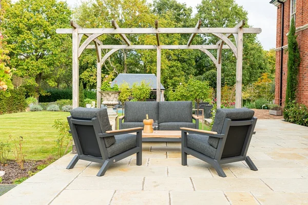 4-seasons-outdoor-capitol-lounge-set-grey.jpg
